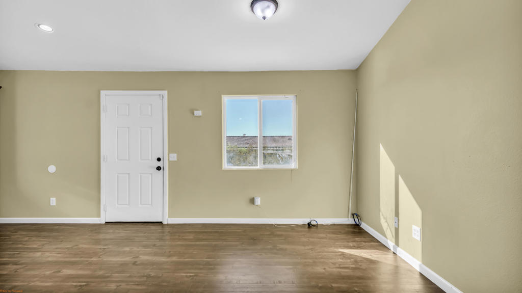 1289 Avalon Avenue Property Photo 3
