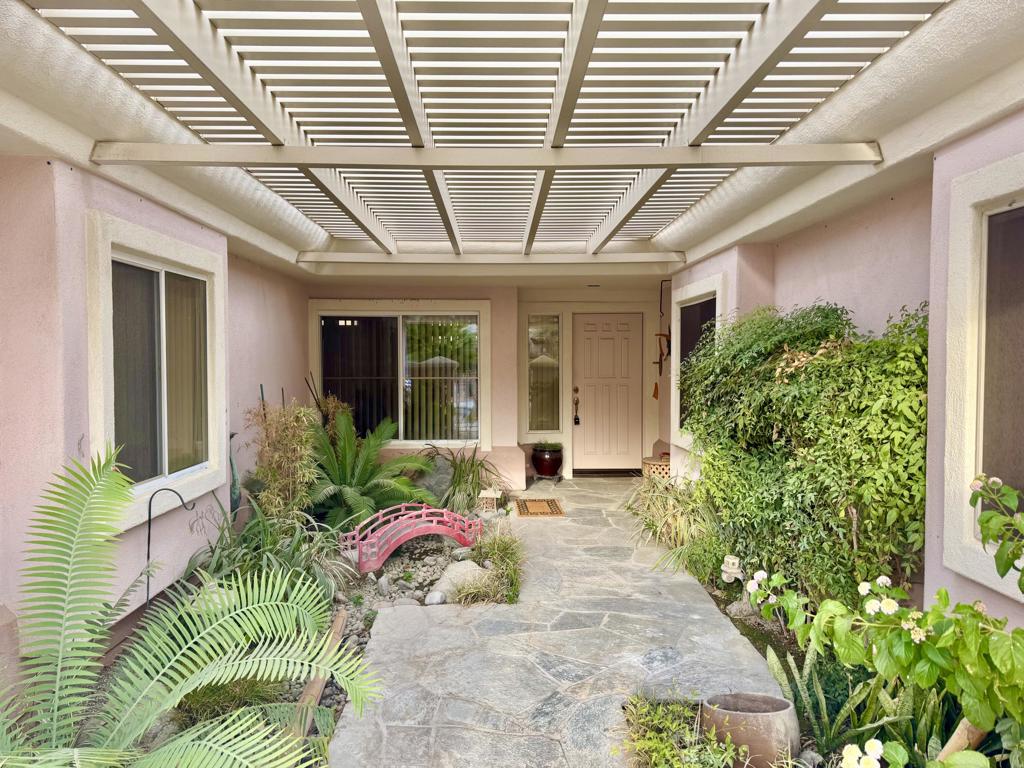 38517 Fallbrook Avenue Property Photo 2