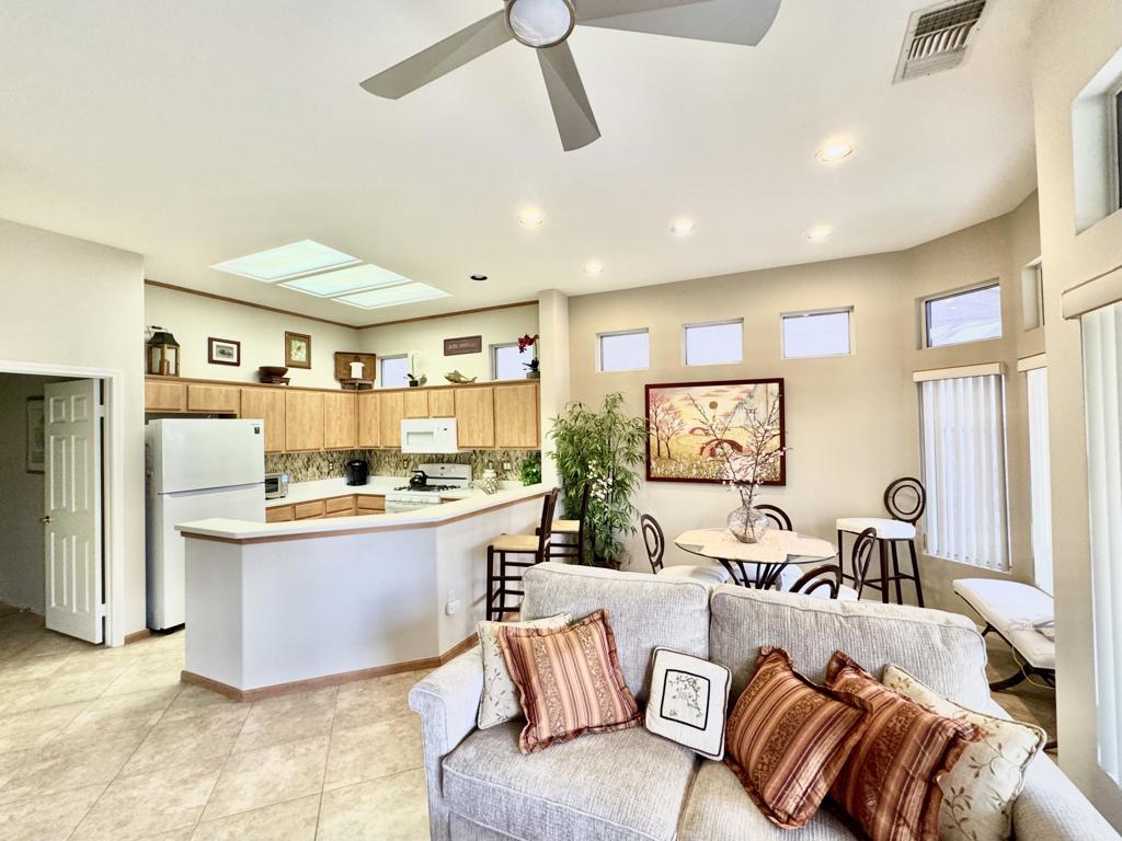 38517 Fallbrook Avenue Property Photo 5
