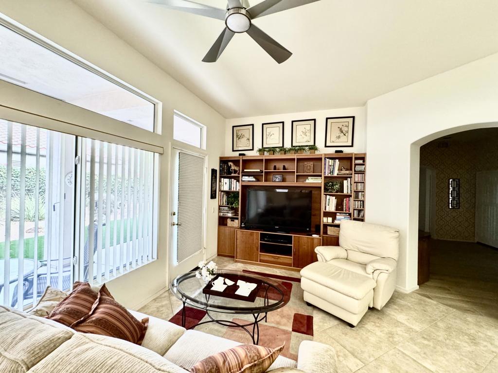 38517 Fallbrook Avenue Property Photo 7