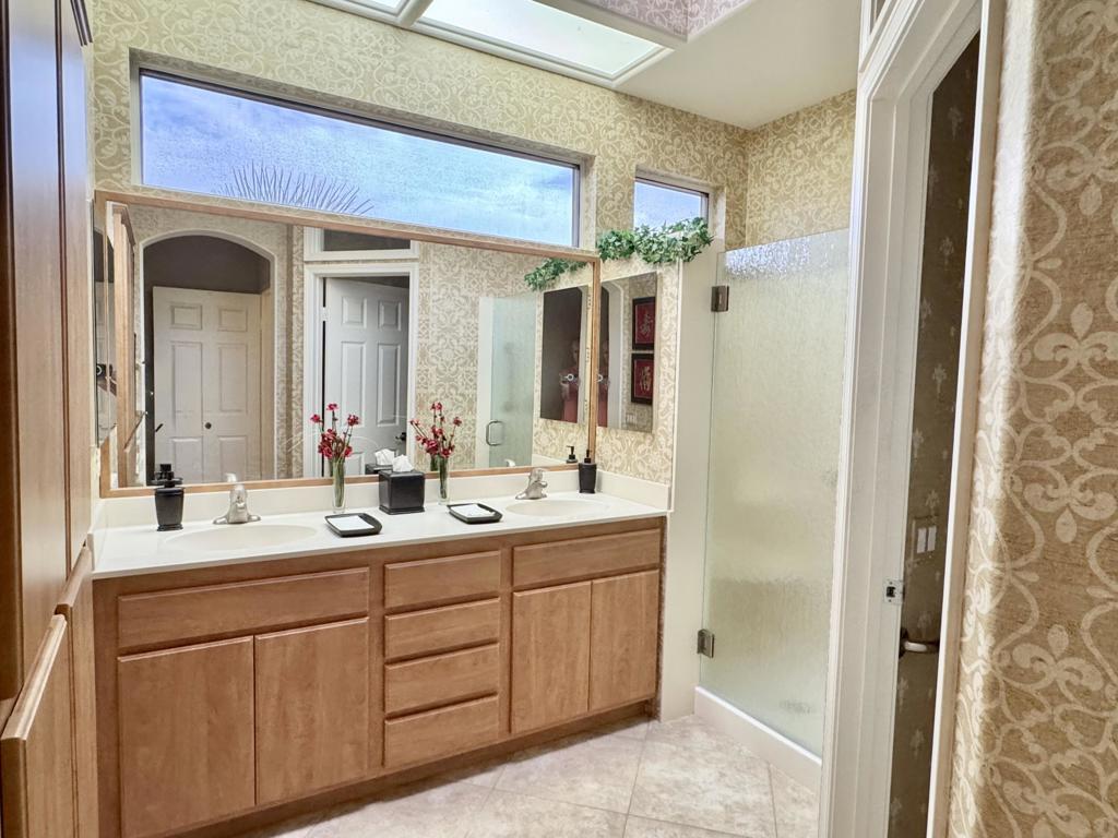 38517 Fallbrook Avenue Property Photo 11