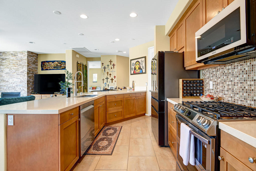 1402 Guzman Lane Property Photo 4