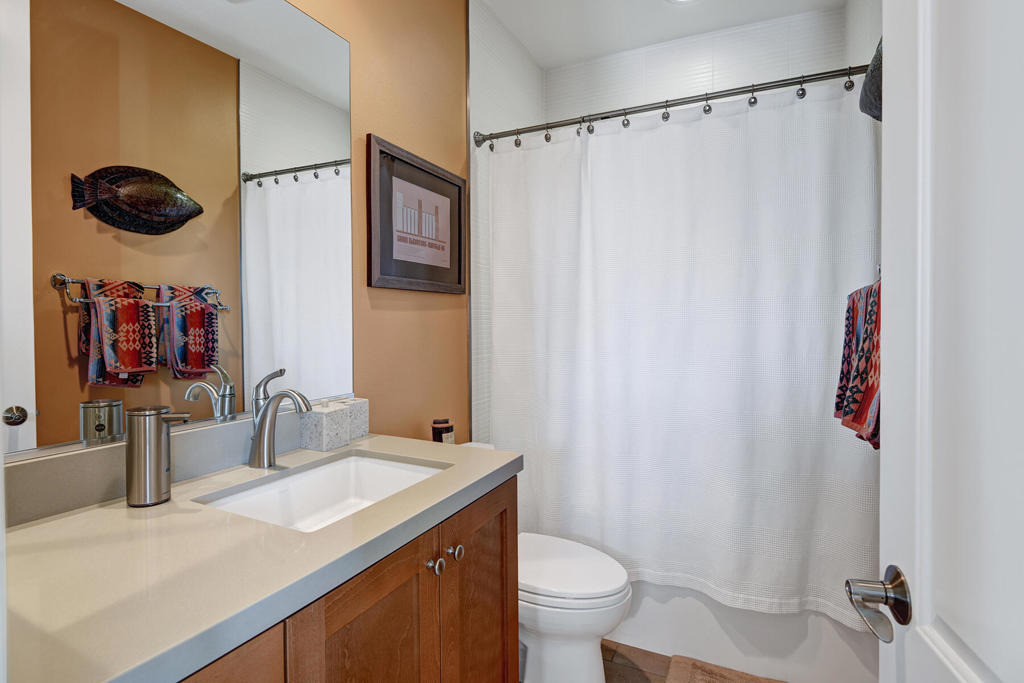 1402 Guzman Lane Property Photo 24