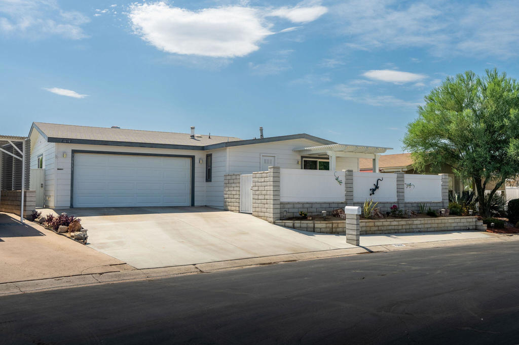 73531 Cabazon Peak Drive Property Photo 1