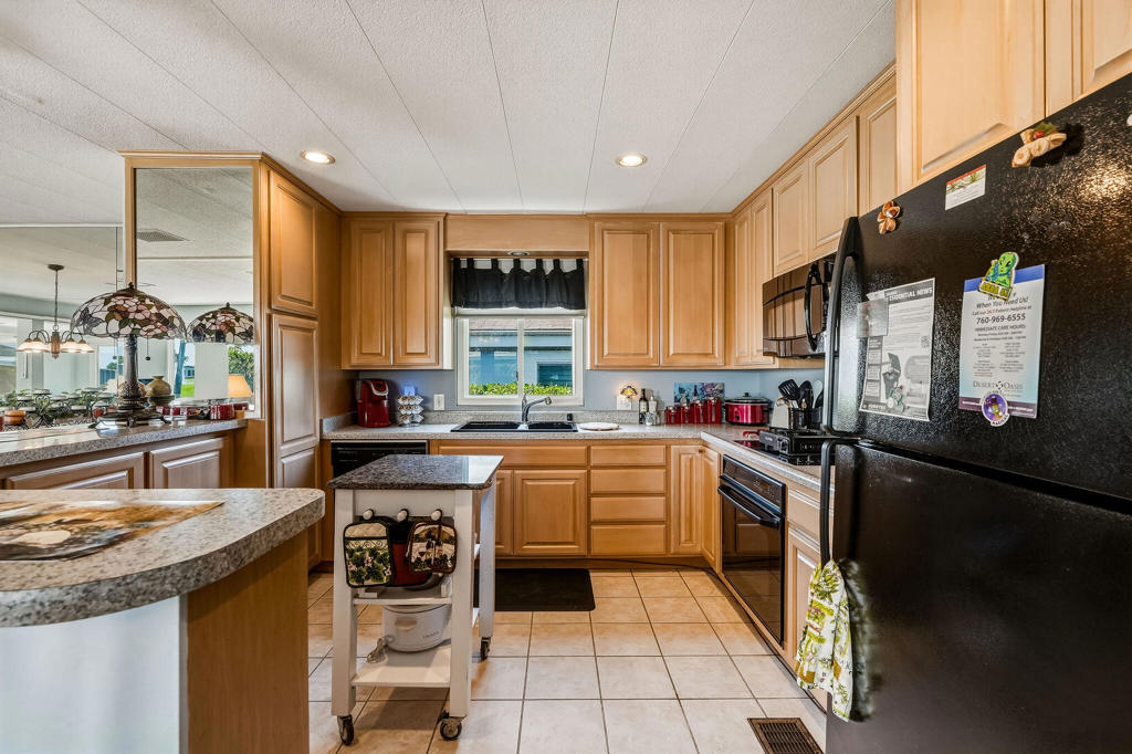 73531 Cabazon Peak Drive Property Photo 9