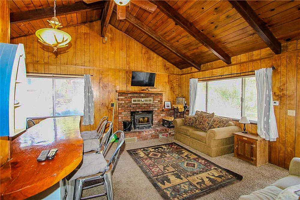 945 Greenway Drive Property Photo 6