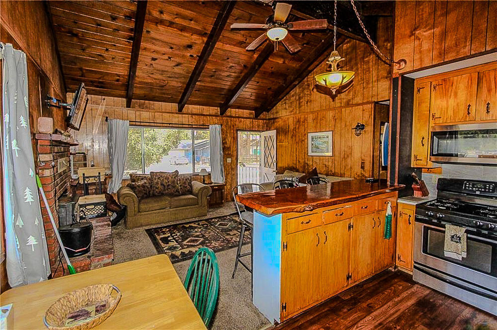 945 Greenway Drive Property Photo 7