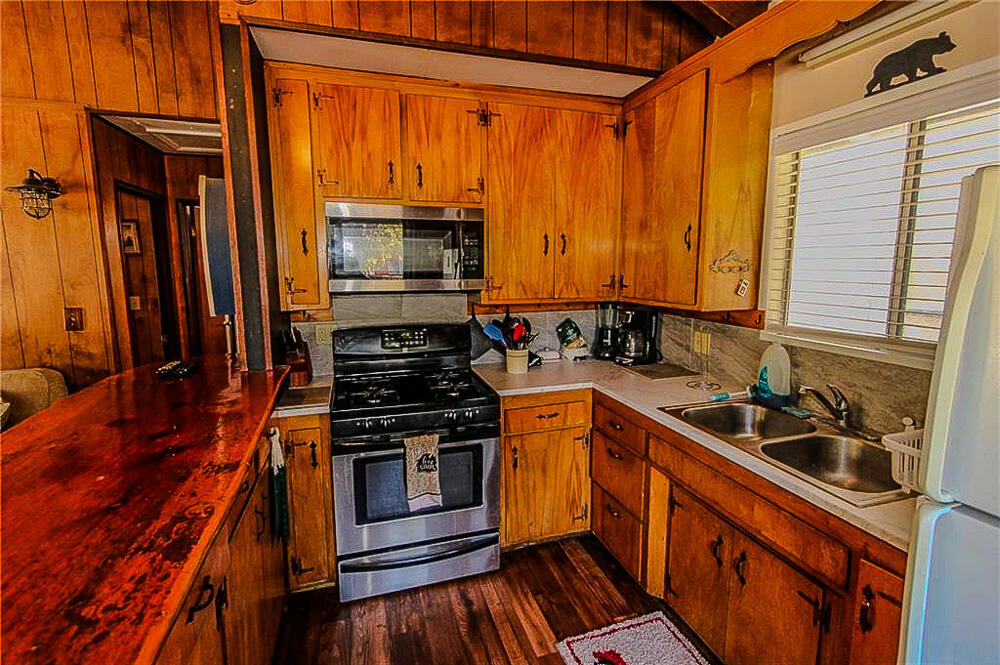 945 Greenway Drive Property Photo 8