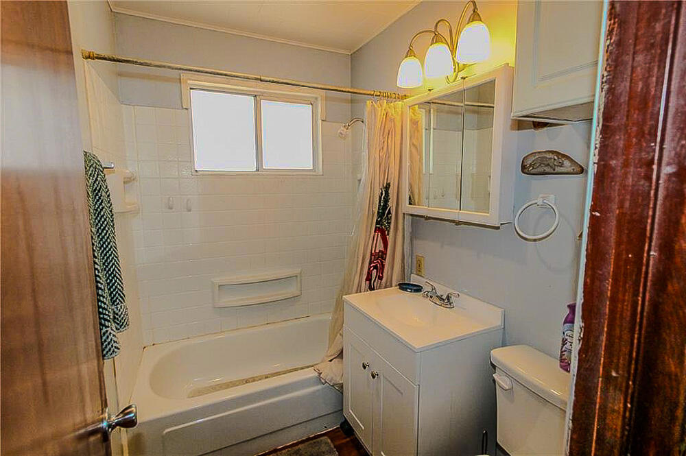 945 Greenway Drive Property Photo 14