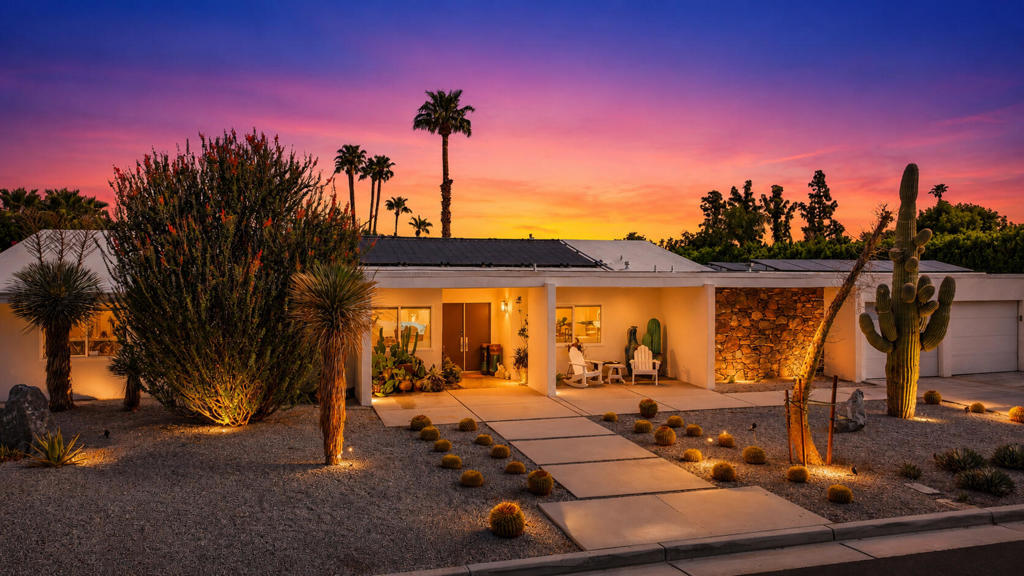76120 Via Mariposa Property Photo 2