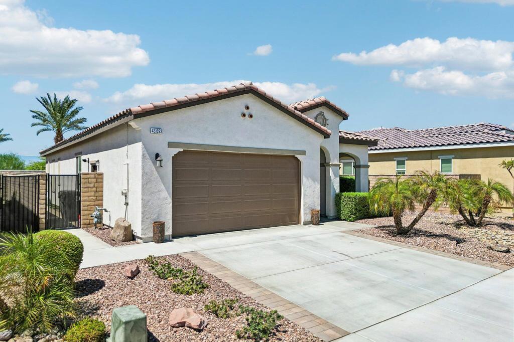 43693 Treviso Drive Property Photo 3