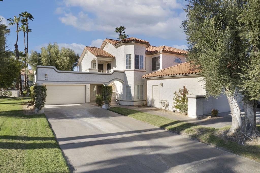 704 Vista Lago N Property Photo 2
