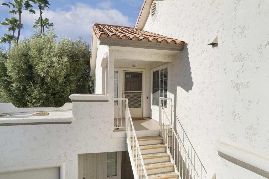 704 Vista Lago N Property Photo 4