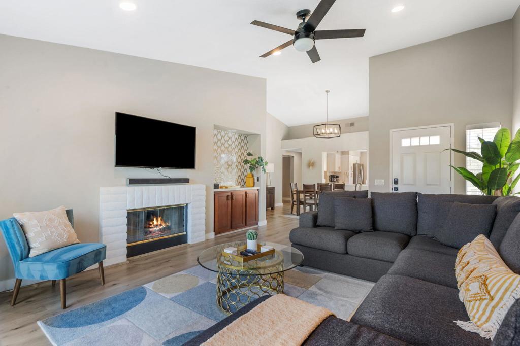 704 Vista Lago N Property Photo 6
