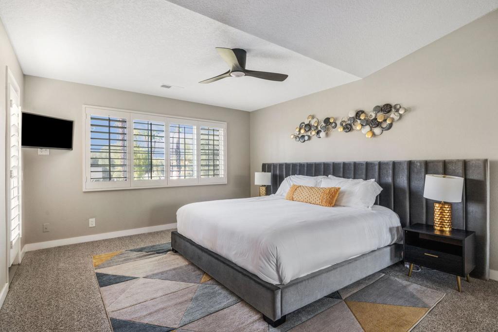 704 Vista Lago N Property Photo 14