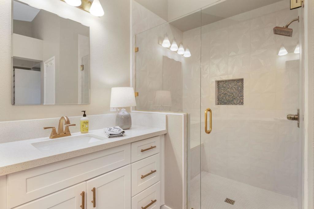 704 Vista Lago N Property Photo 17