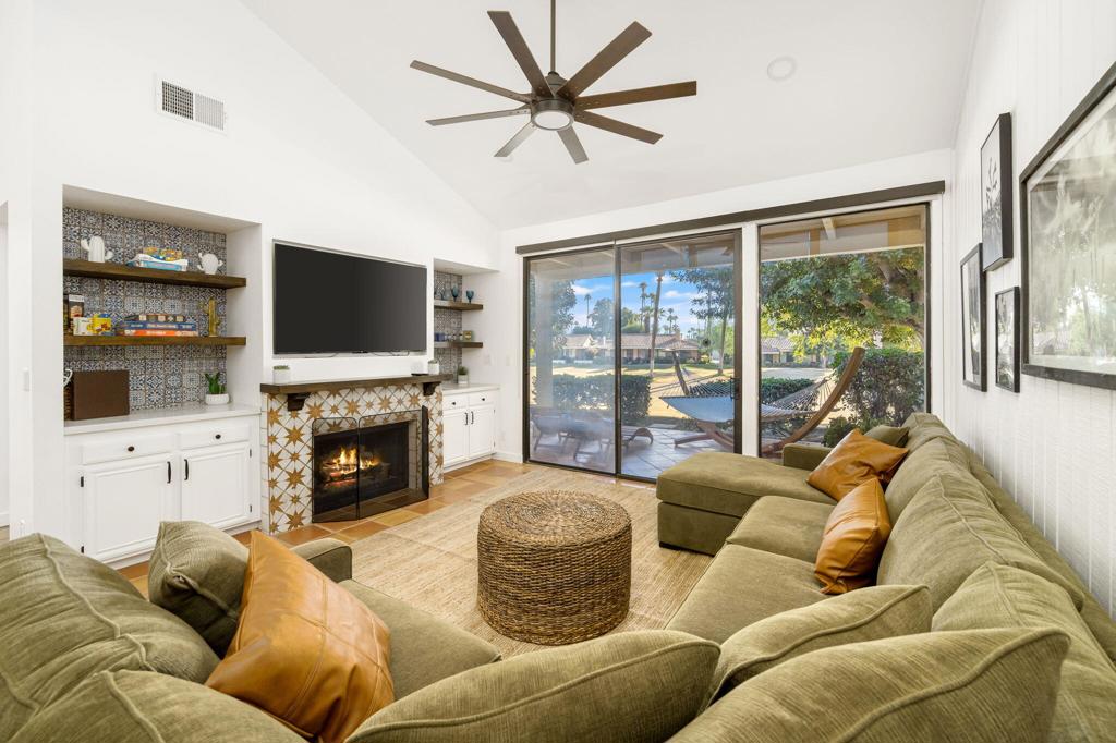 298 San Vicente Property Photo 4