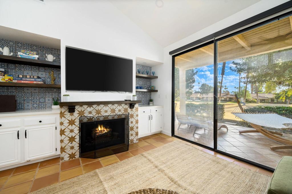 298 San Vicente Property Photo 5