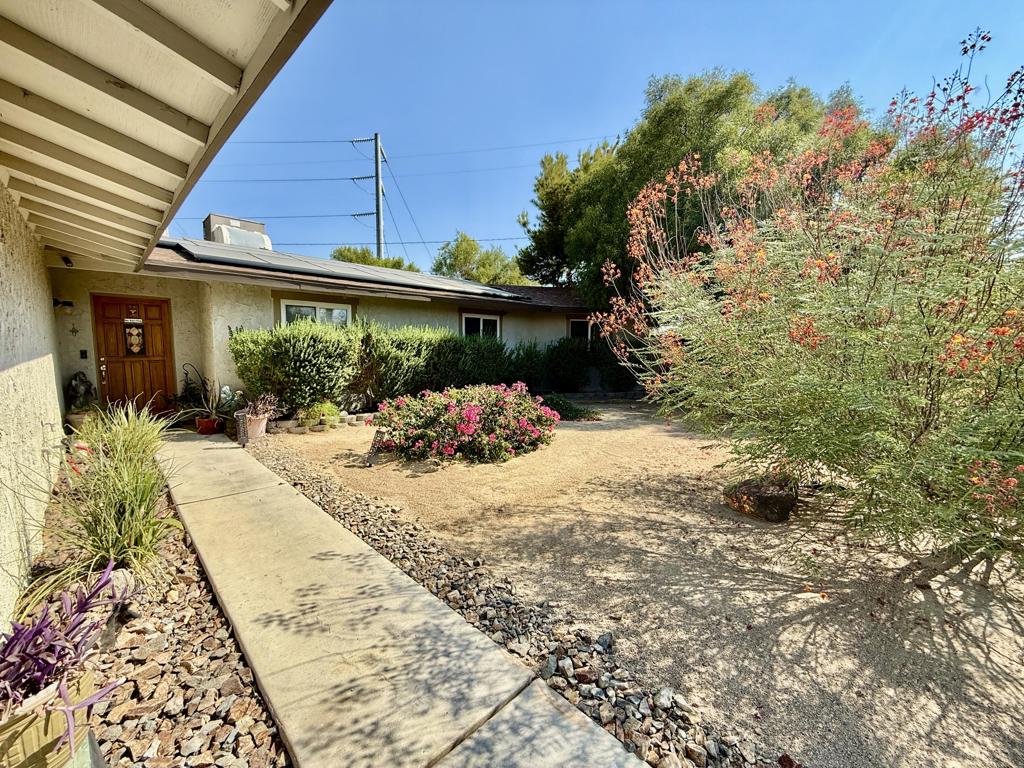 69375 Nilda Drive Property Photo 3