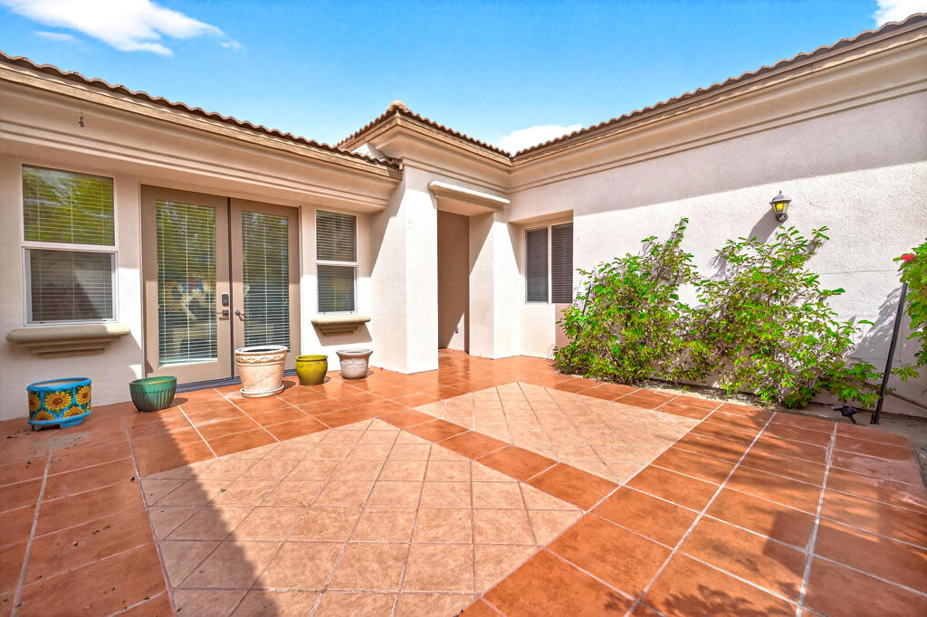 120 Tesori Drive Property Photo 3