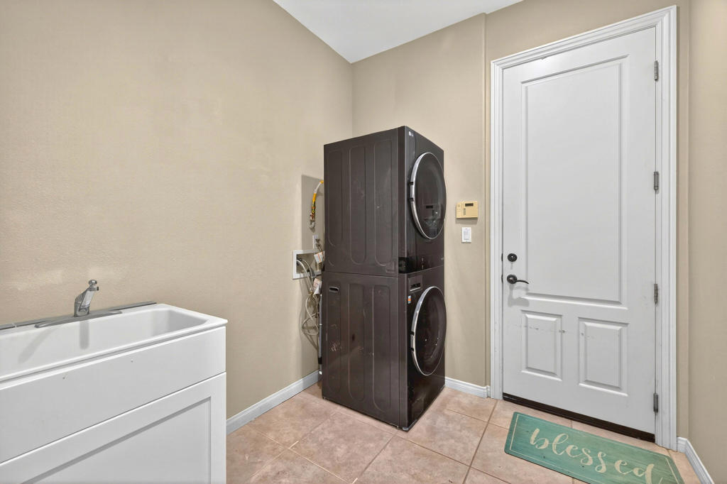 120 Tesori Drive Property Photo 26
