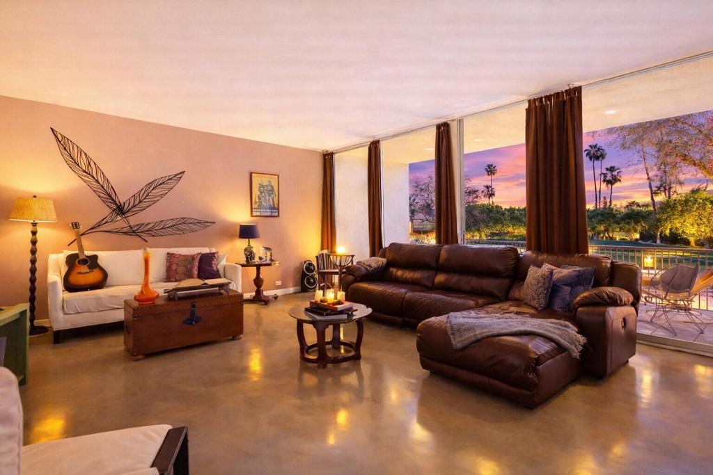465 Desert Lakes Drive Property Photo 3