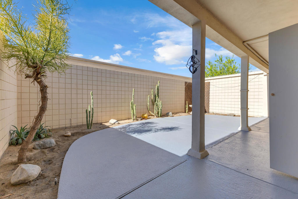 465 Desert Lakes Drive Property Photo 7
