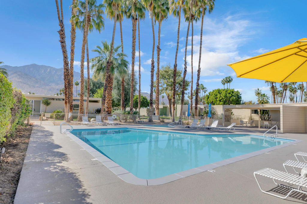 465 Desert Lakes Drive Property Photo 8