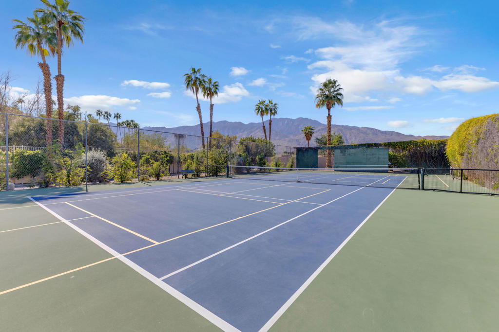 465 Desert Lakes Drive Property Photo 11