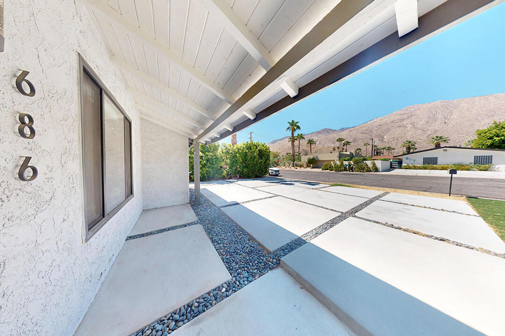 686 S Camino Real Property Photo 3