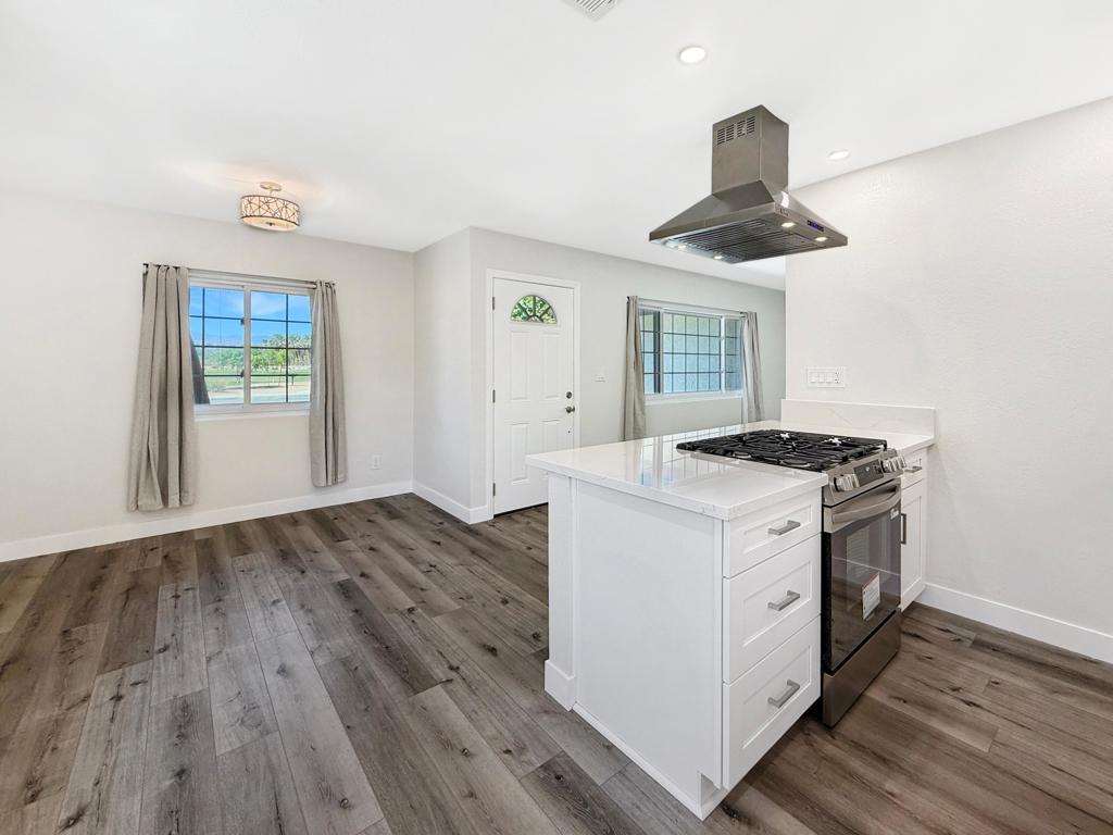 51724 Douma Street Property Photo 8