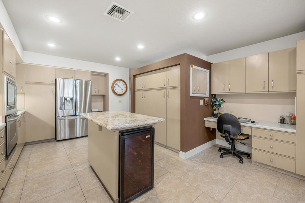 208 Kavenish Drive 208 Property Photo 18