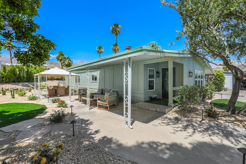 49305 Highway 74 86 Property Photo 2