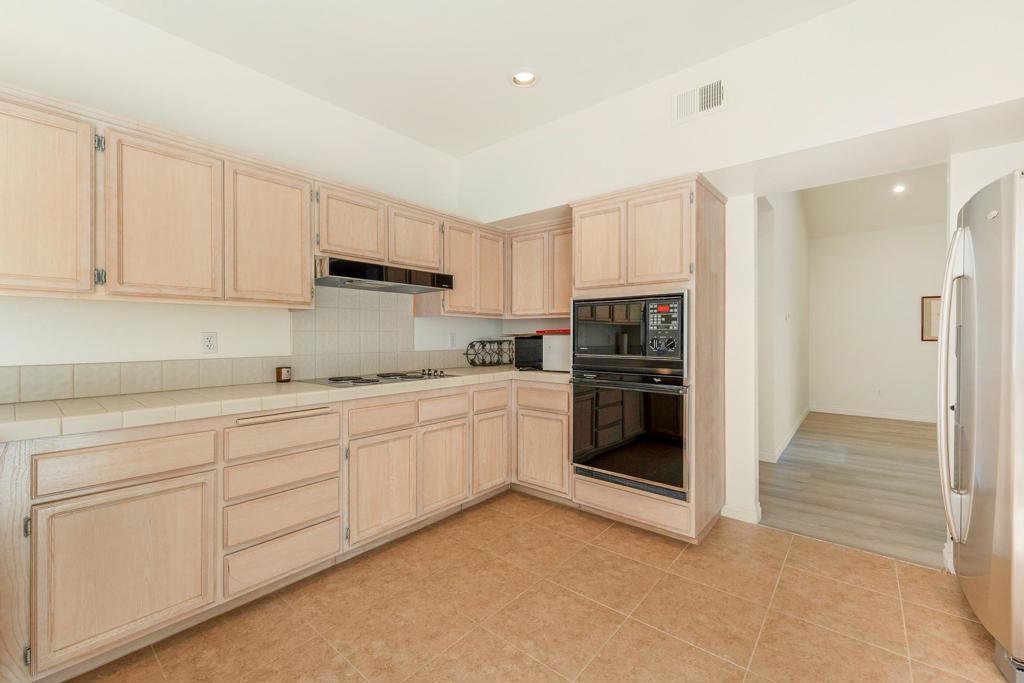 99 Lake Shore Property Photo 18