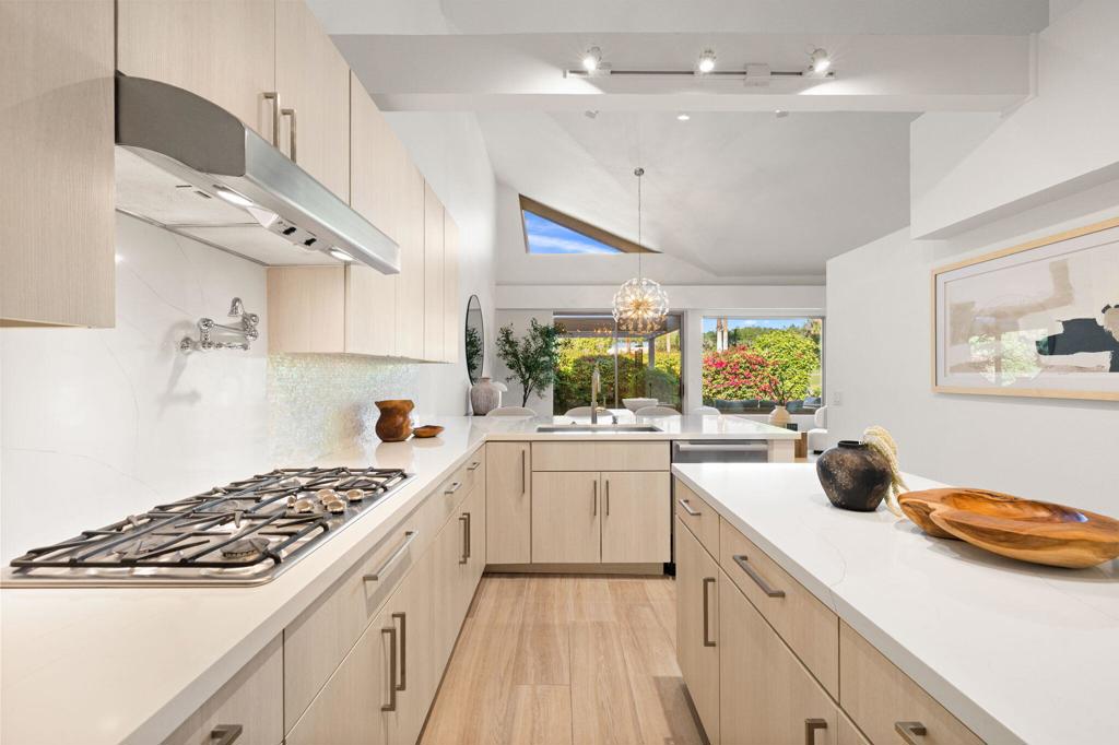 47 N Kavenish Drive Property Photo 14