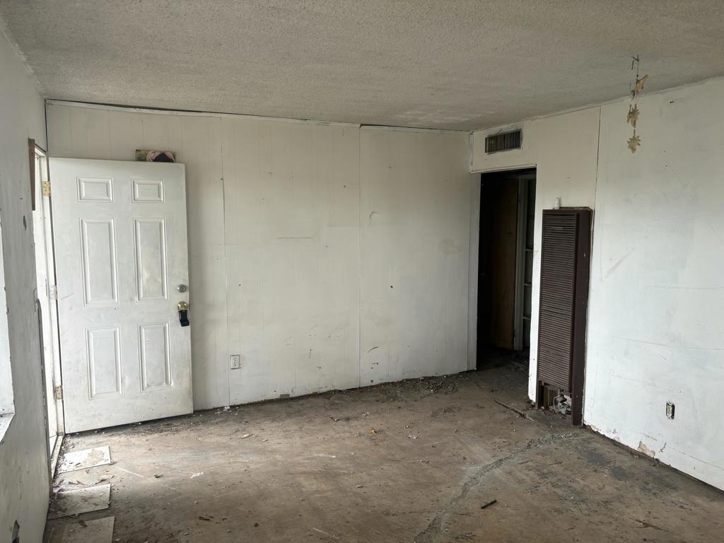 421 N Solano Avenue Property Photo 4