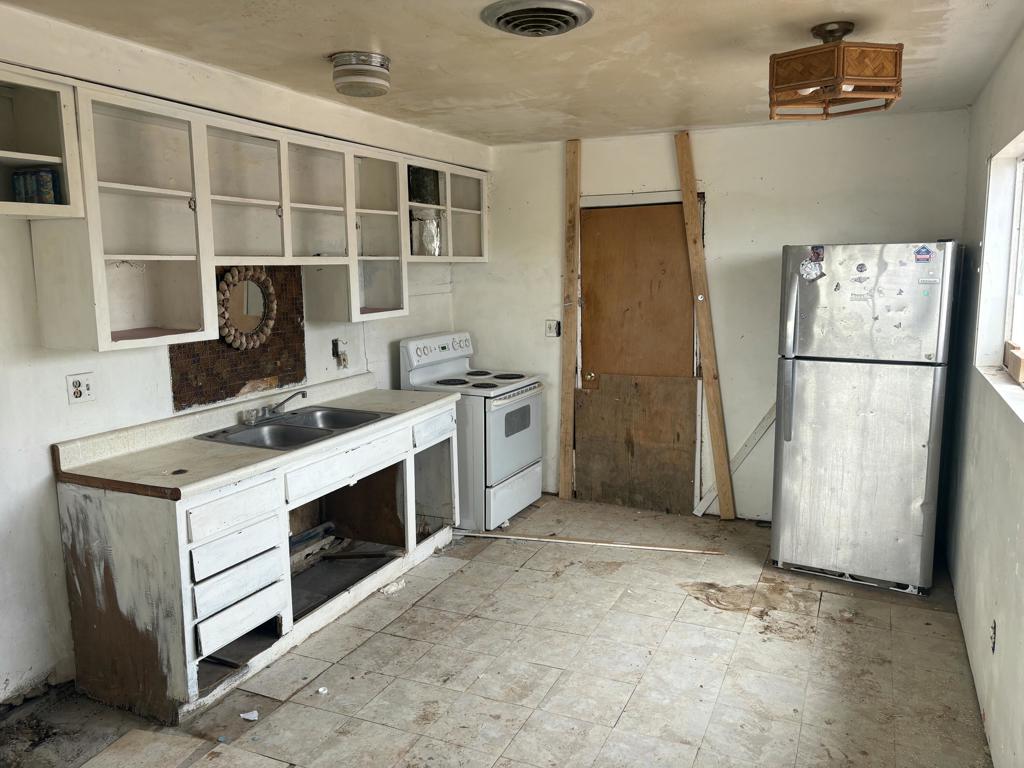 421 N Solano Avenue Property Photo 6
