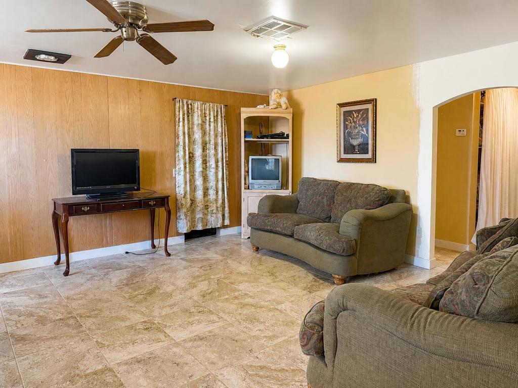 4525 Kickapoo Property Photo 7