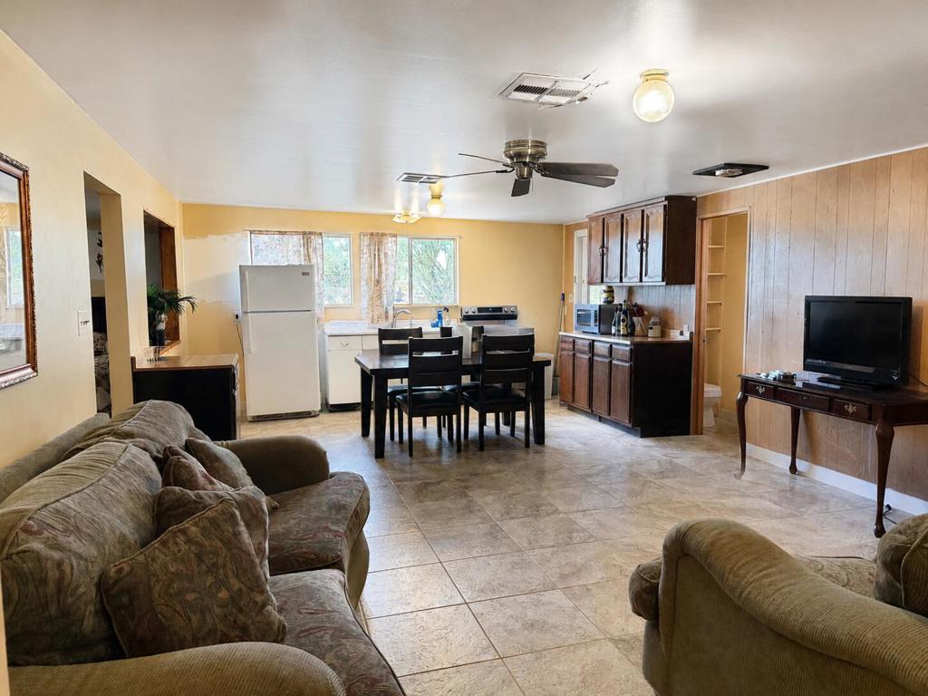 4525 Kickapoo Property Photo 8