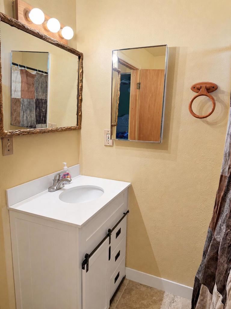 4525 Kickapoo Property Photo 16