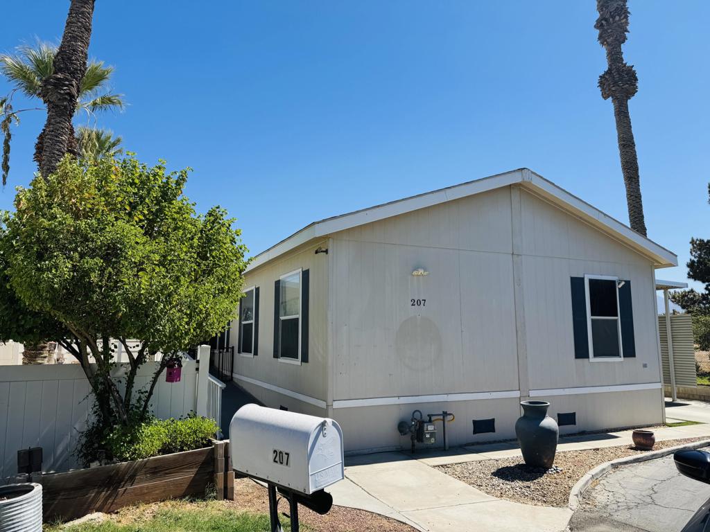 80870 California 111 207 Property Photo 2