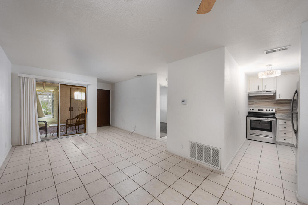 470 N Villa Court 109 Property Photo 3