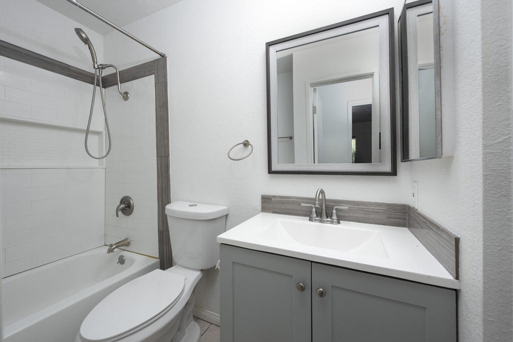 470 N Villa Court 109 Property Photo 9