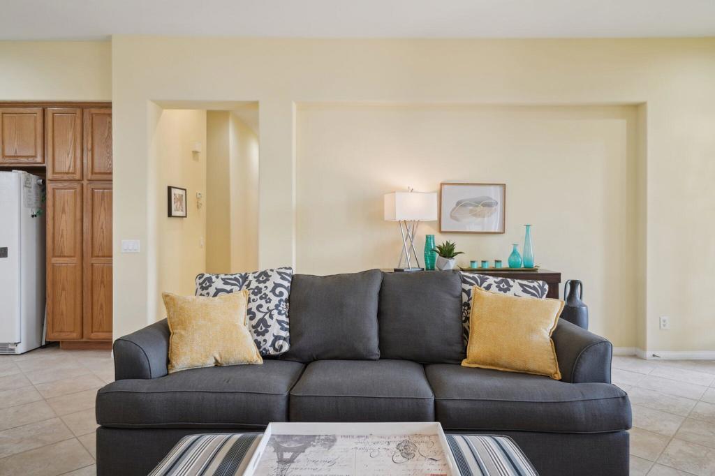 80570 Hoylake Drive Property Photo 3