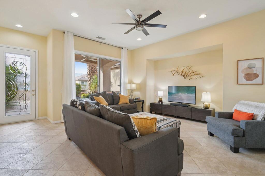 80570 Hoylake Drive Property Photo 4