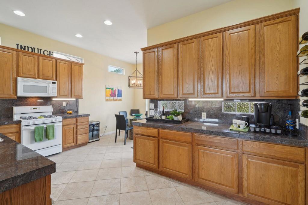 80570 Hoylake Drive Property Photo 11