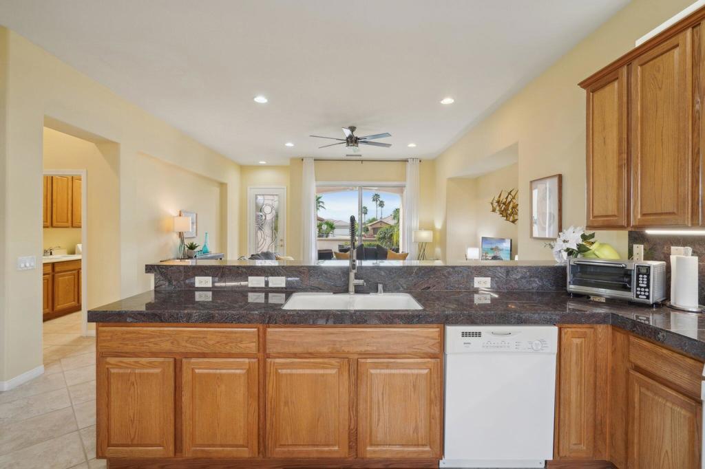 80570 Hoylake Drive Property Photo 13