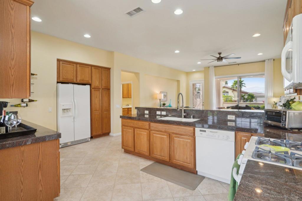 80570 Hoylake Drive Property Photo 14