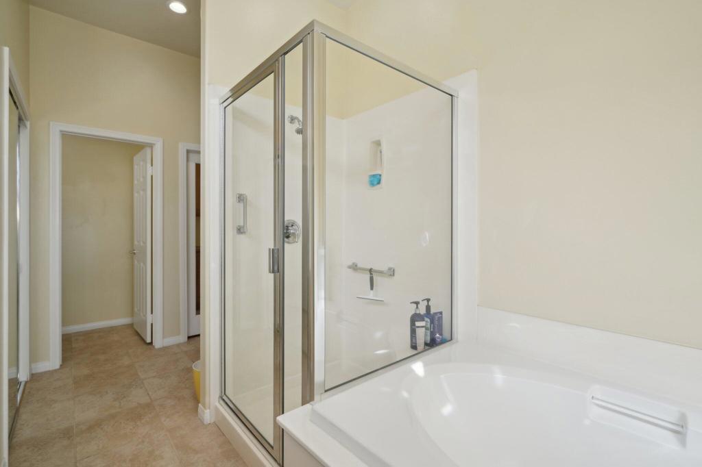 80570 Hoylake Drive Property Photo 22