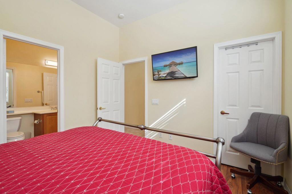 80570 Hoylake Drive Property Photo 24